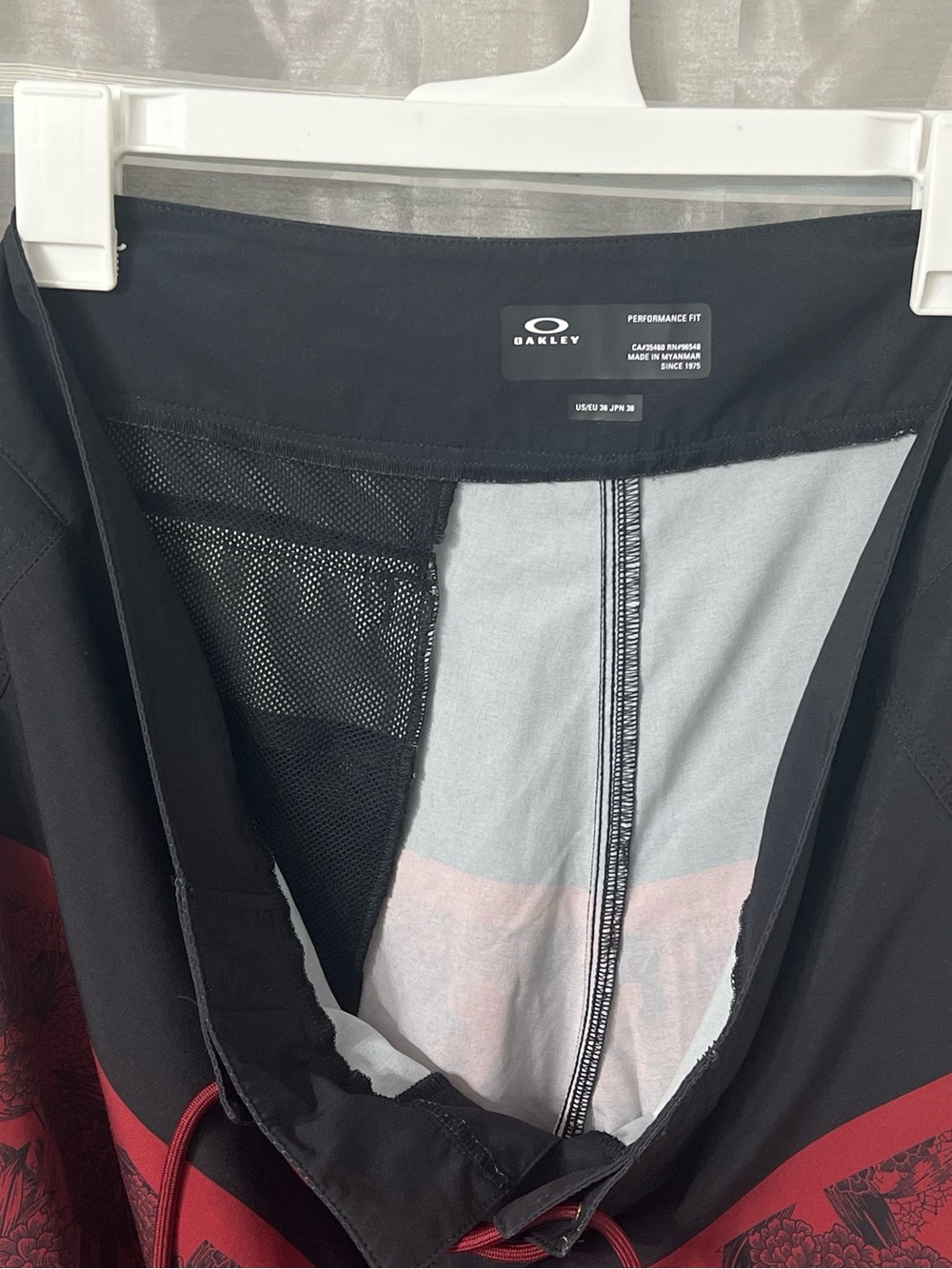 Oakley Men’s Black & Red Floral Swim Board Shorts - Picture 5 of 13